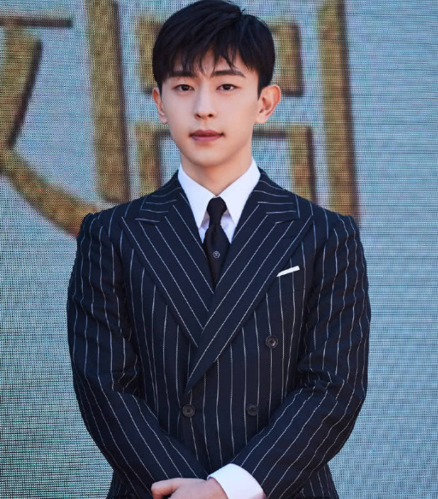 邓伦中学时寸头发型曝光,简直a爆了!吴亦凡,蔡徐坤都得靠边站