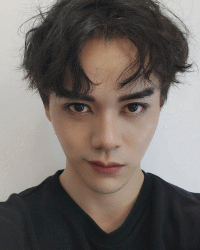 双笙为一个男人发博,说想给他唱歌,知道他身份后网友不淡定了!