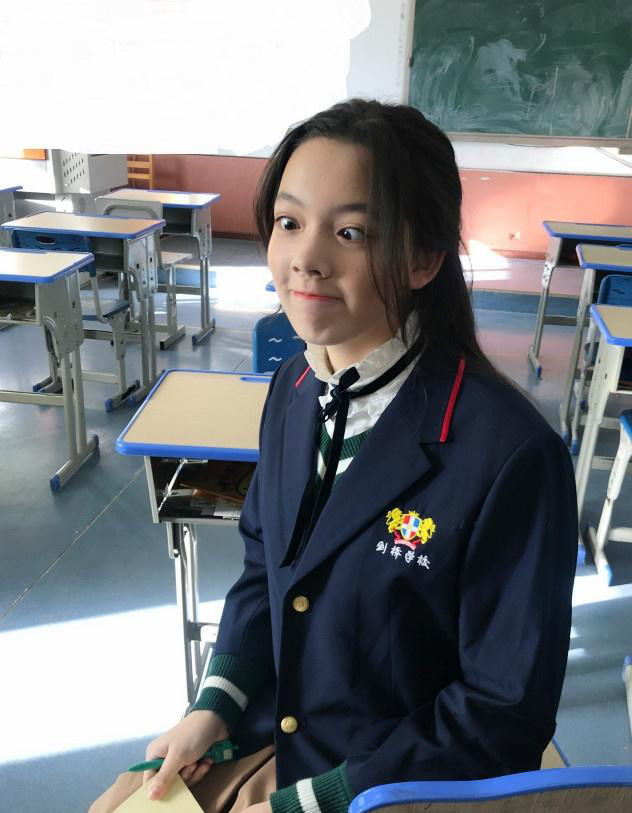 《巴啦啦小魔仙》长相普通的美雪逆袭了,如今穿校服,美成校花!