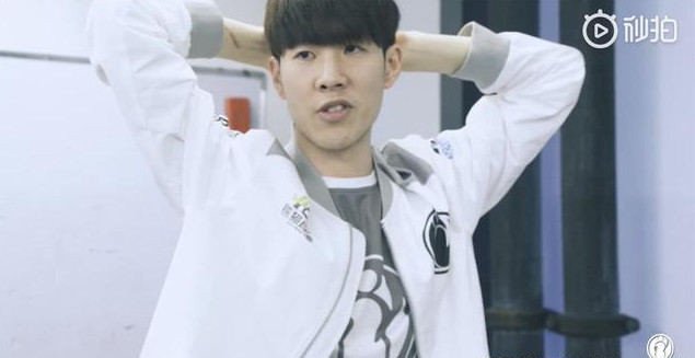 theshy手伤有多严重?伤痕清晰可见,初步估计有5cm!