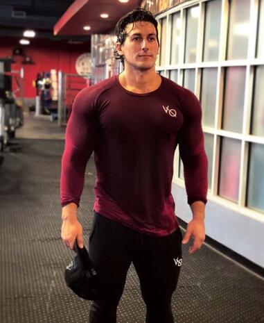 欧美"最美蝙蝠背",自曝最值得炫耀的就是背阔肌,网友:这个服