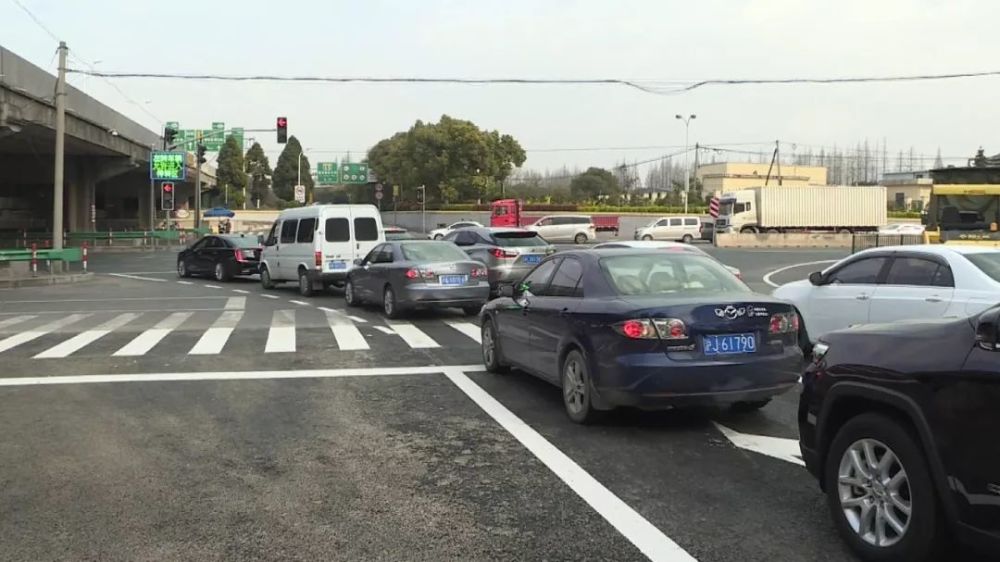 s5沪嘉马陆下匝道增加一根车道!