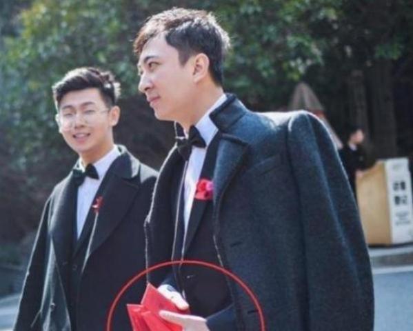 王思聪当伴郎惨遭伴娘团折磨,酒神婚宴那些网