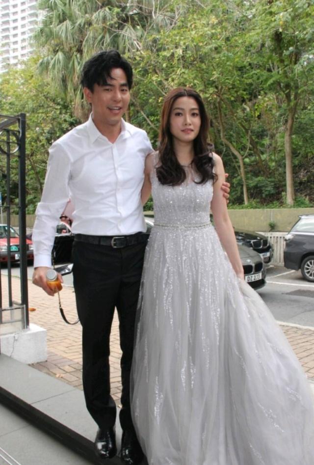 已故巨星柯受良儿子大婚,张学友吴君如到场,柯受良妻子保养超好