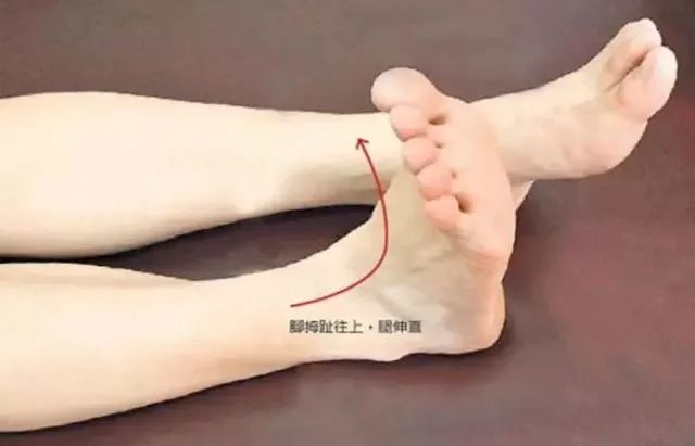 100岁老中医的宝贵养生经验:睡前拉一拉"足背",活到99,比每天走10000