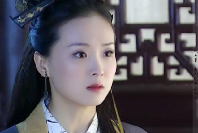 在柳激烟手下办案,是"京师第一女捕快".个性直爽,任性,好大喜功.