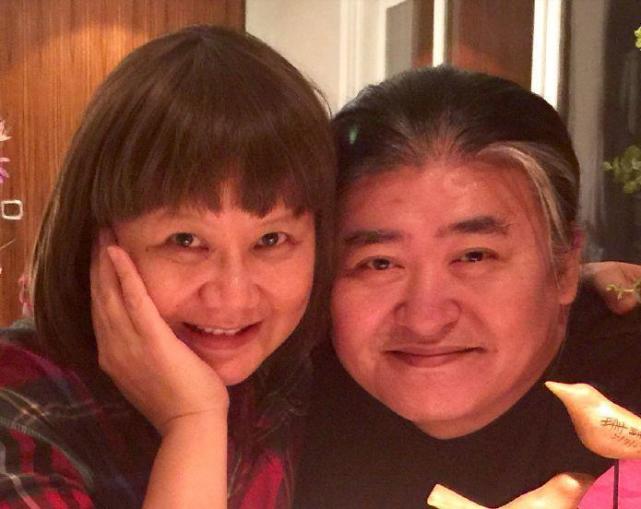 劉歡58歲妻子近照曝光,透露劉歡身體出問題!劉歡首談女兒!