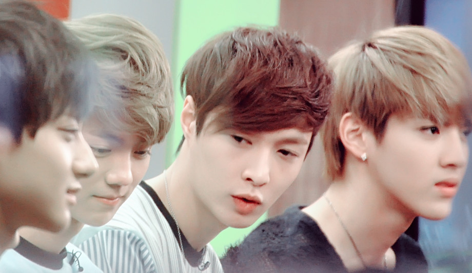 黄子韬发博疑回应生日祝福一事:什么鬼烂玩意