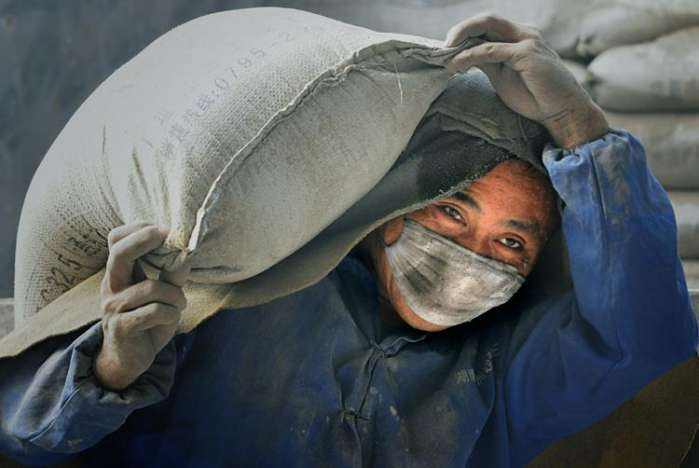 那时候经济没有现在的发达,赚钱养家基本上都是靠苦力活,所以身体会留