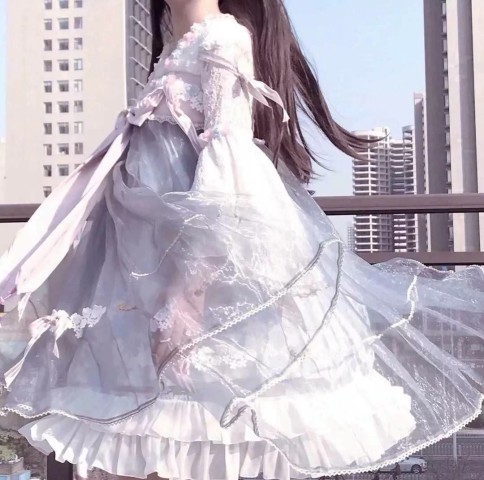 最近"天国少女"头像火了,我最大的遗憾,就是你的遗憾与我无关