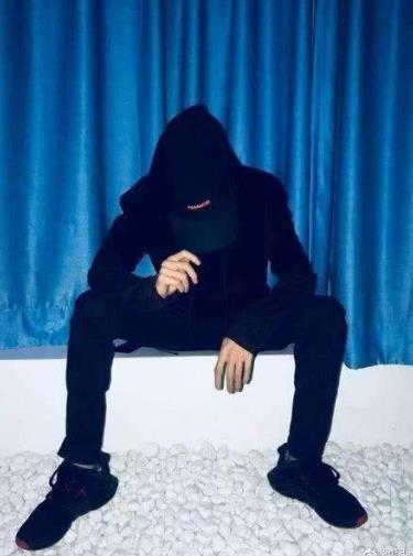 黑脸v长这样,刷抖音的你知道吗?网友看后四个字评价