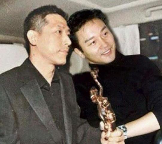 张国荣儿子现状,英俊帅气酷似父亲,在香港现身哀悼父亲