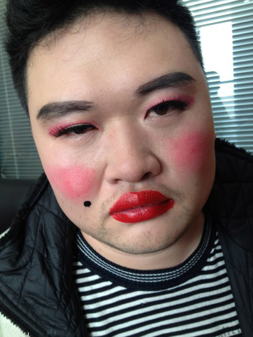 下班挤进地铁,只有个座位空着,我眼前一亮