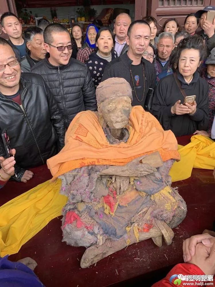 江苏泰州再现肉身菩萨 老和尚圆寂坐缸十年终修成