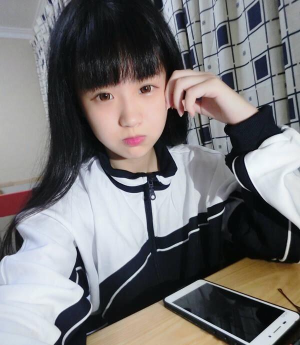 但当时互联网还不是很发达,杨清柠的知名度依然局