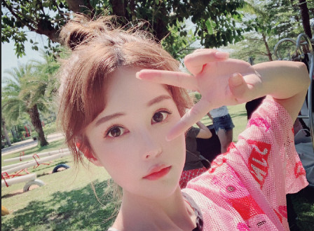 那就是虎牙刺激战场板块中的女主播宝子了,宝子入驻虎牙直播就有很多