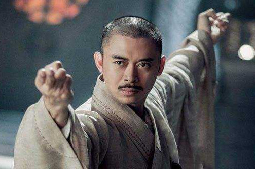 倚天中的三位少林少林叛徒,成昆武功最低,一人