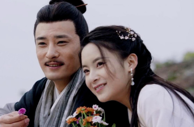 杨逍的女儿叫杨不悔,那殷六侠娶了不悔,