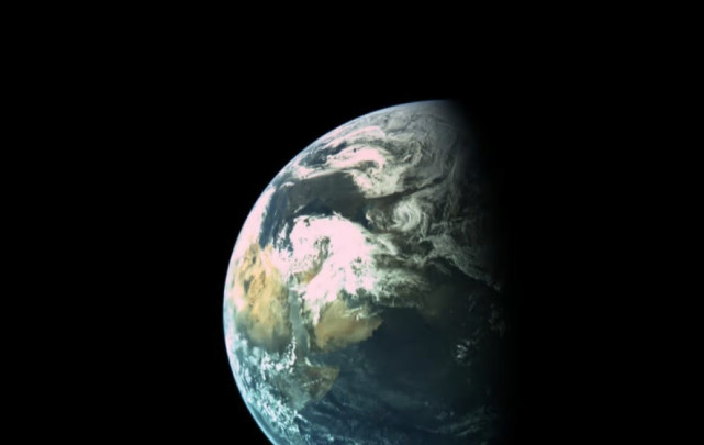 以色列月球探测器飞行途中拍摄到地球素颜照