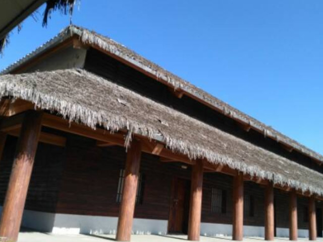 作为商朝都城,偃师商城出土了青铜酒器,与二里头遗址又有些联系