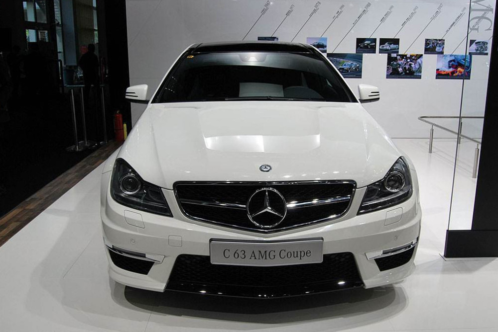 奔驰c级落地33万,外观抢眼内饰奢华,越开越满意