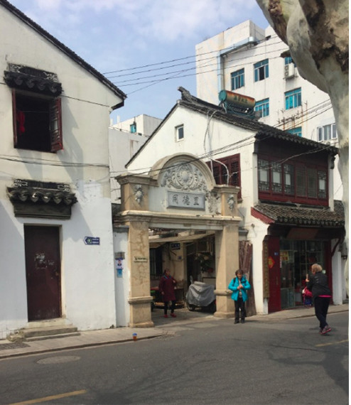 《都挺好》苏家老宅火了,每天1000多人,屋主老太太又住院了