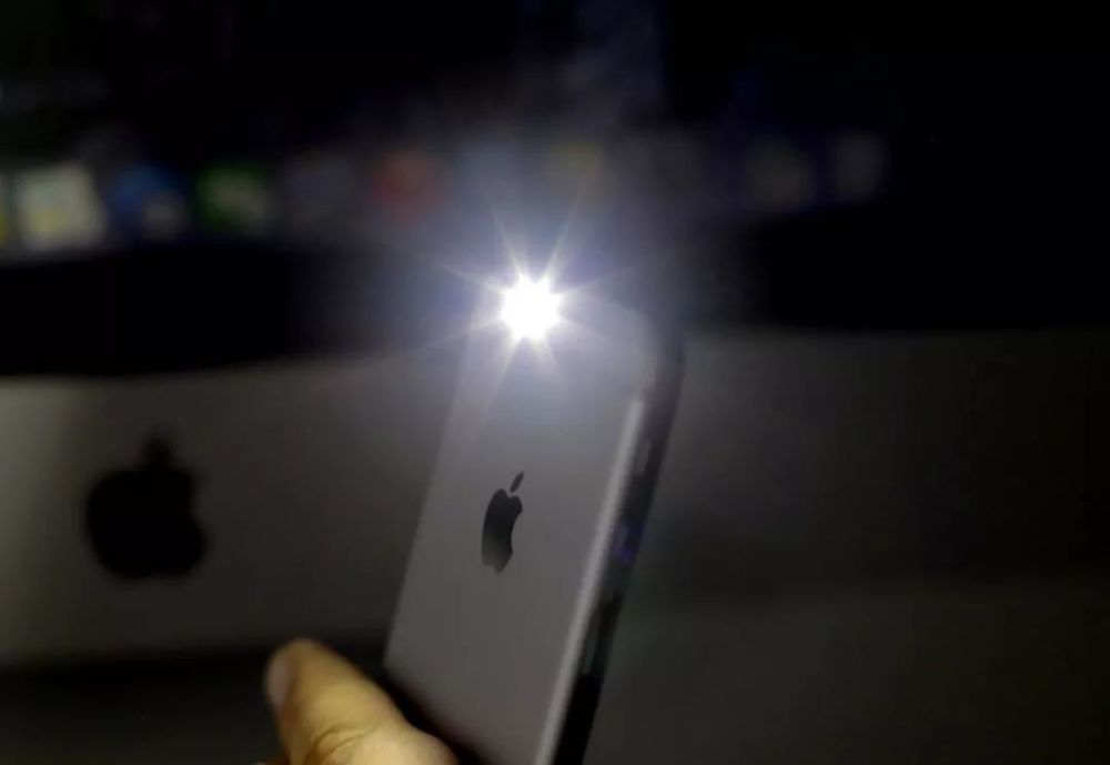 iphone 闪光灯还能这么用,666