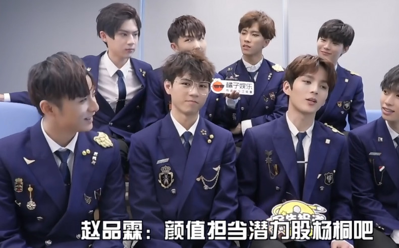 赵品霖选杨桐为颜值担当,团队应援色却被吐槽,粉丝直言太少女