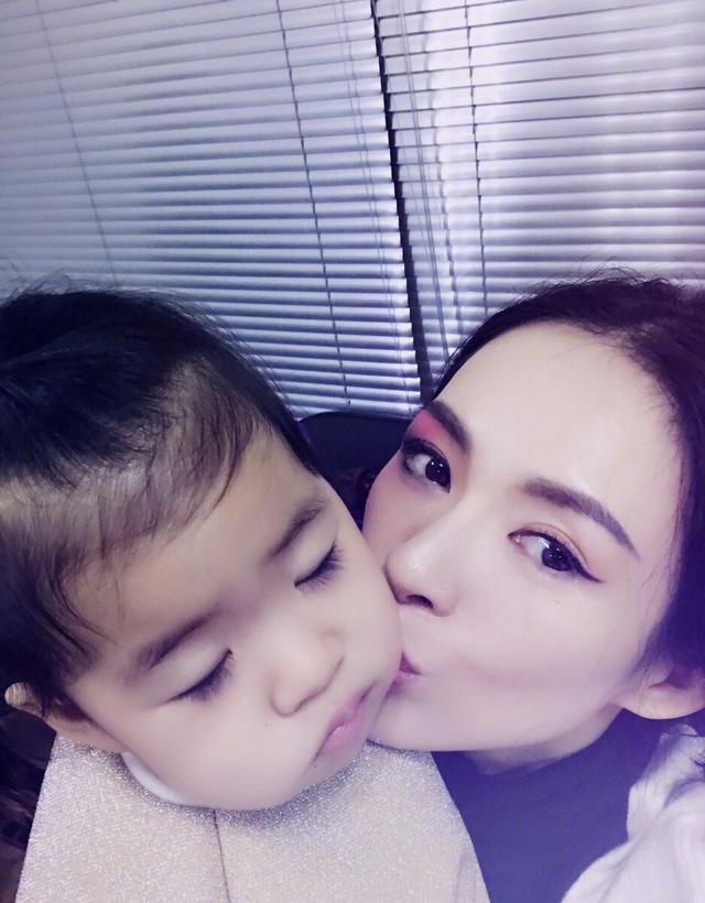 章子怡吐槽醒醒长得不怎么漂亮,怀疑自己抱错了,还谈乳名的由来