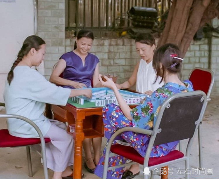 青春斗郑爽穿花衬衫打麻将,看背影像大妈,一回