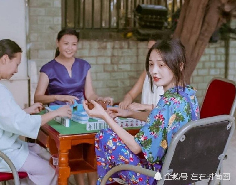 青春斗郑爽穿花衬衫打麻将,看背影像大妈,一回