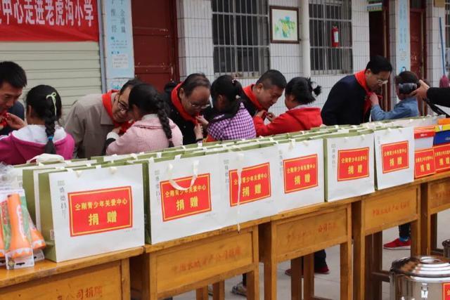 宝鸡仝刚青少年关爱中心:"公益助学行动"情暖贫困学生