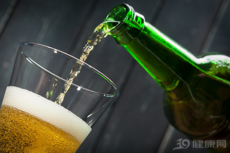 喝酒|长期喝酒的人，晨起出现3种现象，说明身体已经给你下“戒酒令”