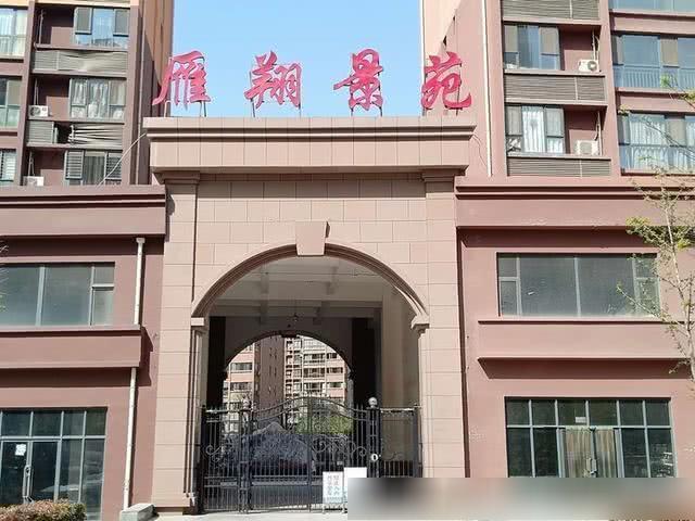 安东街社区走进雁翔景苑武警小区为退役军人分发光荣牌