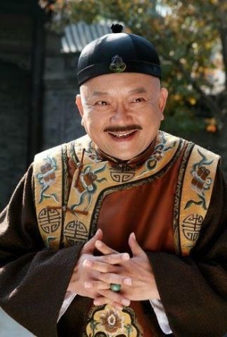 吧,还有他主持的《王刚讲故事》还有《一锤定音》这个鉴宝节目,王刚