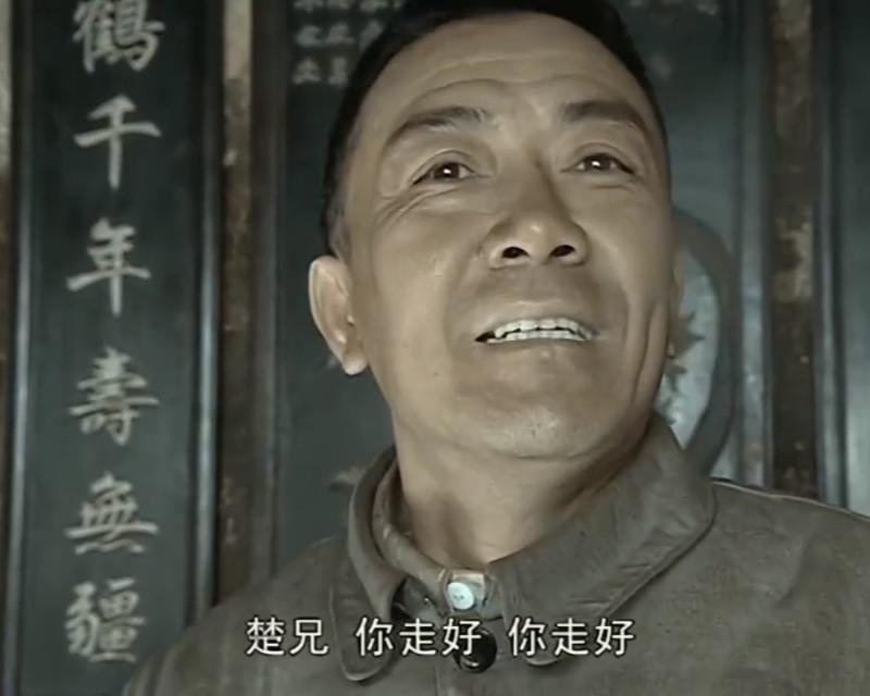 亮劍:李雲龍跟楚雲飛互贈禮物,佐官刀和勃朗寧手槍,哪個更貴重