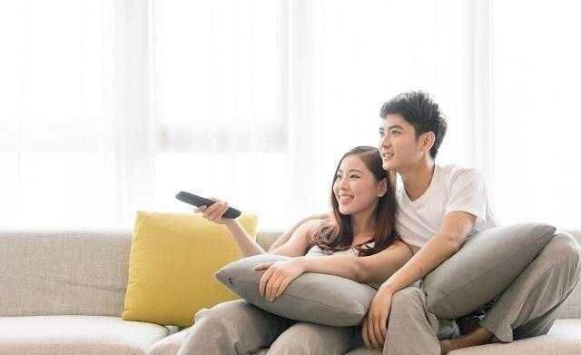 内向的男人真的不好找对象吗?有经验女人可以