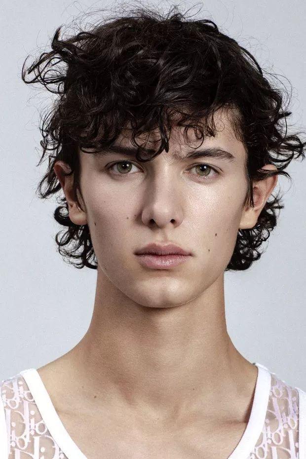 第一个冠有王子头衔的超模,走不好秀要继承王