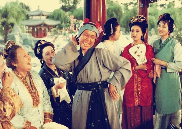 红楼梦:贾府的丫鬟为何宁死也不愿离开贾府,到外面重获自由?