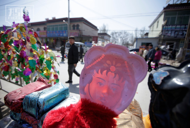 北有京南小香港白沟,北距首都100公里,东距天津100公里,西距保定90