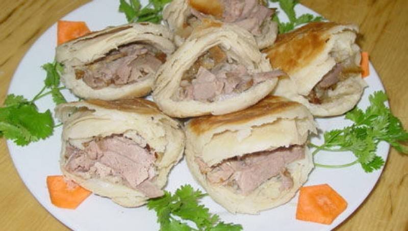 哈达火烧是内蒙古自治区赤峰市的名小吃之一,又名杠子火烧,也叫火烧