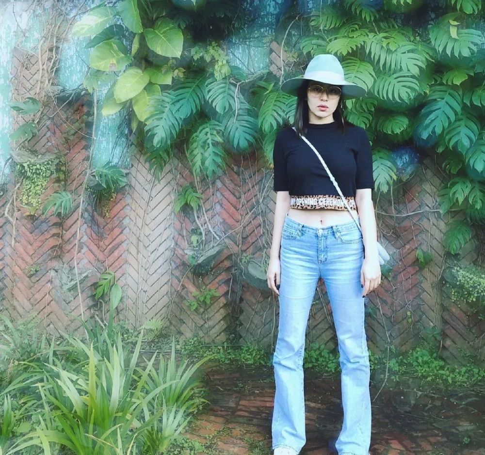 《绿光森林》女主近照身材瘦弱变御姐,现31岁给人配戏就是不红