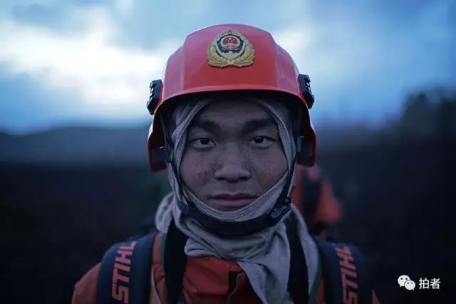 新京报记者镜头中最美的逆行者