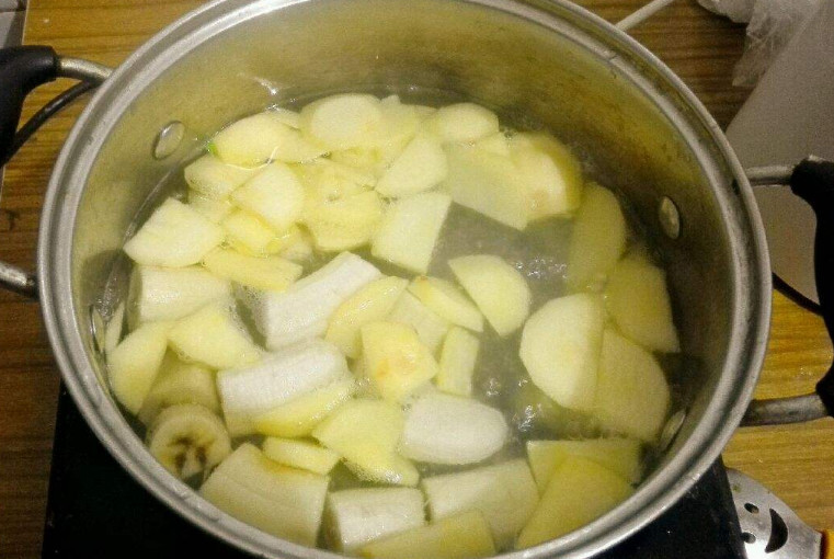 每天吃一个煮香蕉,排出毒素,睡眠好了,肠道通畅了,早食早受益