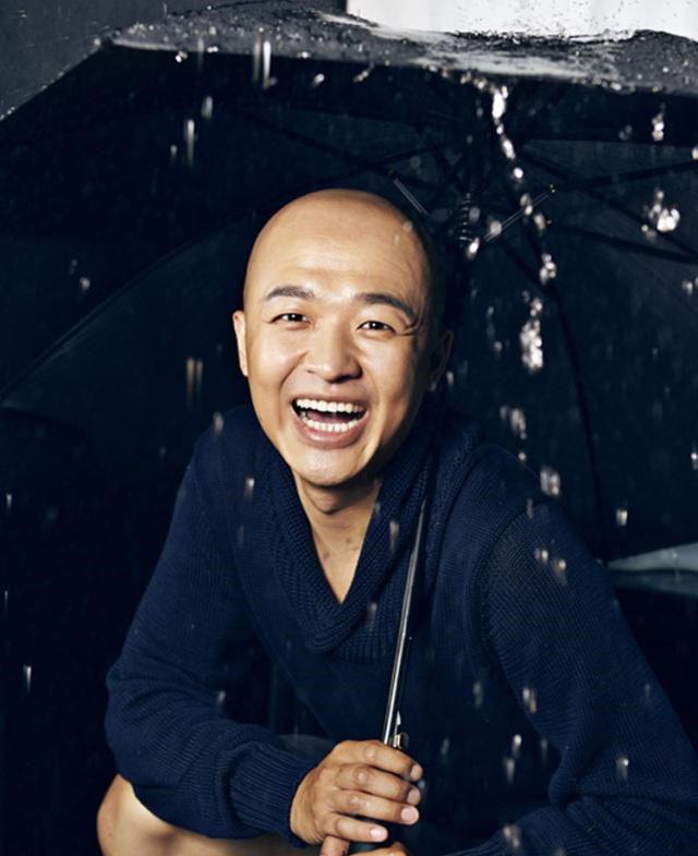 包贝尔任性给女儿使用能看电视的杯子,包贝尔宠女儿是有原因