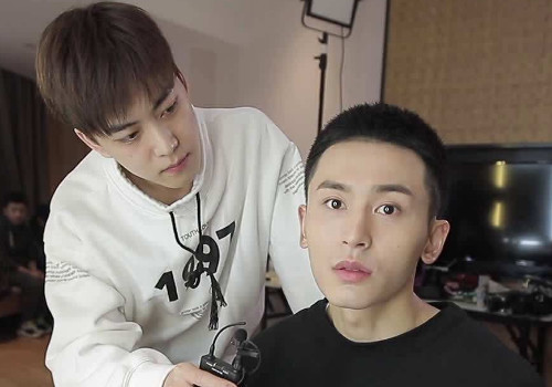 费启鸣跟她穿情侣装,张哲瀚跟她组cp,她是多么的受欢迎!