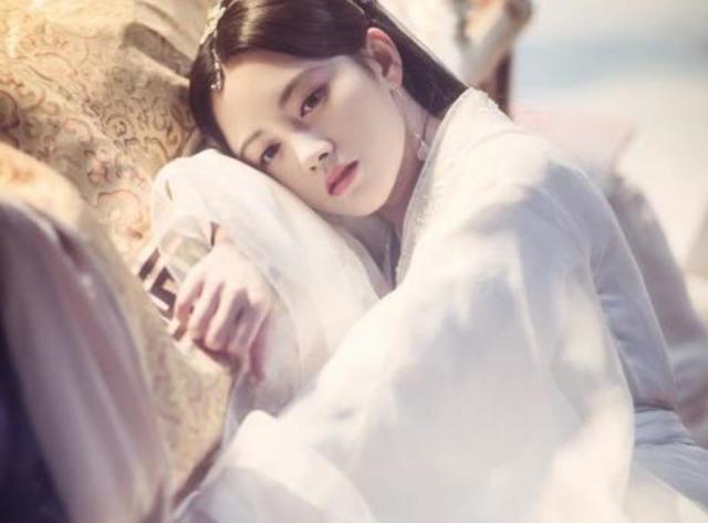 鞠婧祎到底有多高?跟183于朦胧同台亮相,网友