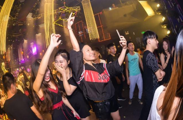 夜场新闻资讯：揭秘夜生活文化内幕，全方位解锁夜间精彩世界(图4)