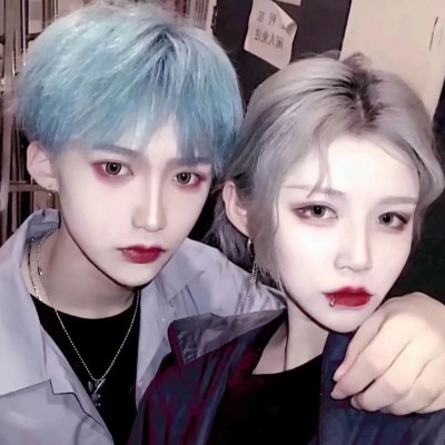 情侣头像:为你,我画地为牢,伫立在相遇的街角