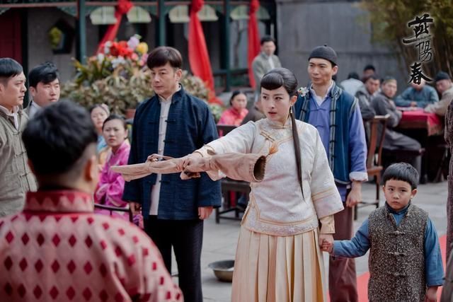 燕阳春一代侠女燕阳春成就三位男主抚养五个孤儿
